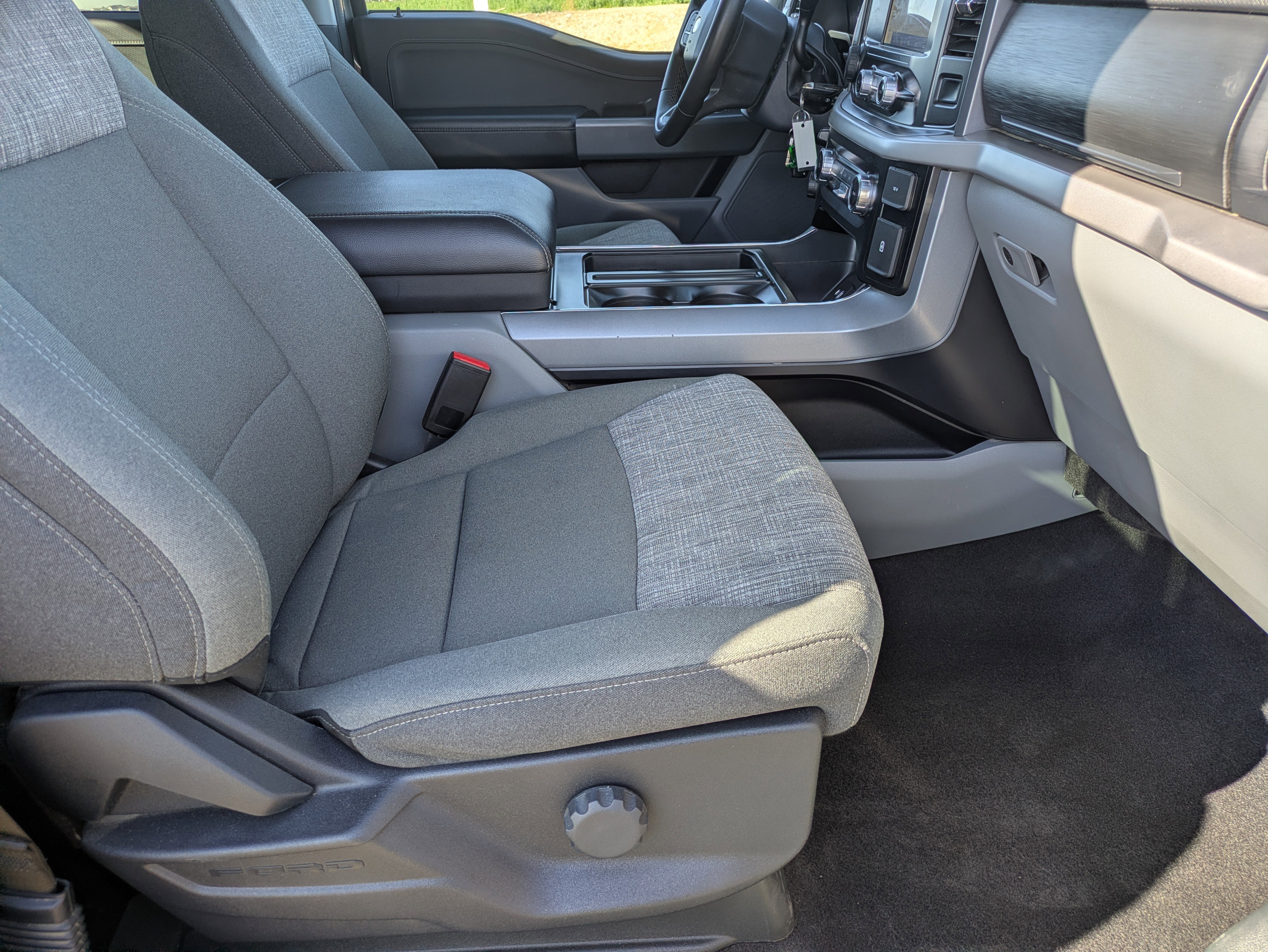 Used 2023 Bronze Ford XLT image 11