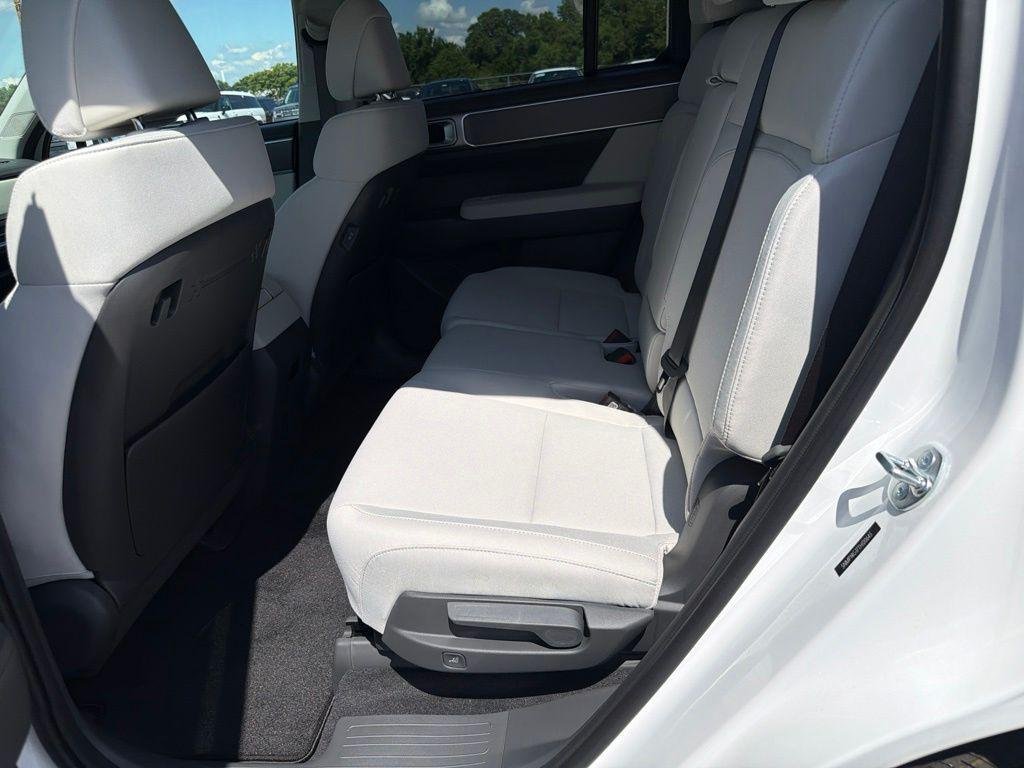 New 2026 White Hyundai SE image 11