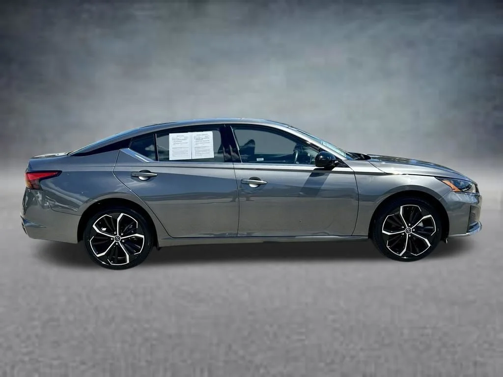 Used 2025 Gray Nissan 2.5 SR image 4