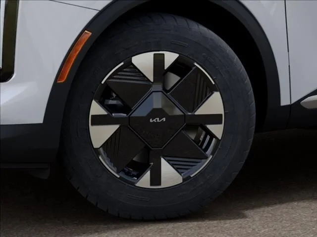 New 2026 Snow White Pearl Kia LX image 9