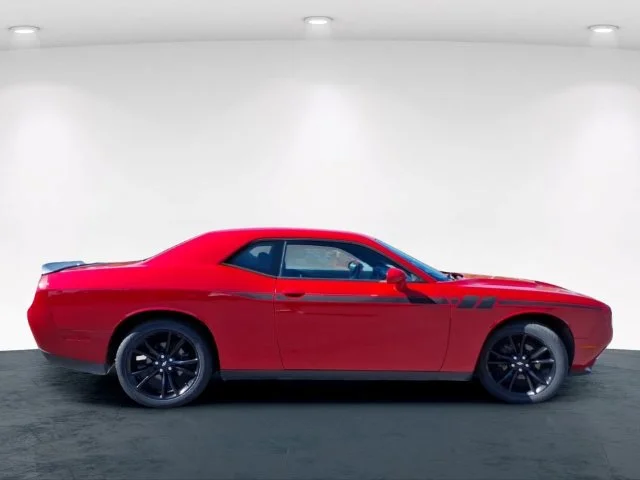 Used 2018 Red Dodge SXT image 7