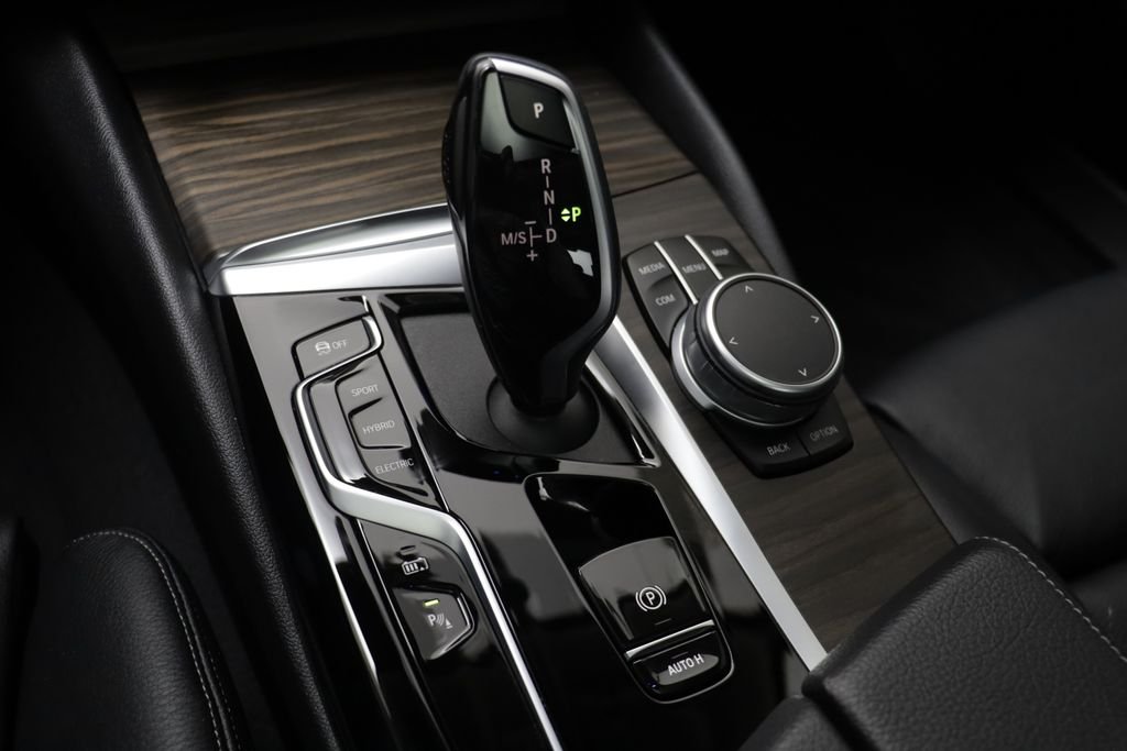 Used 2022 Phytonic Blue Metallic BMW 530e iPerformance image 12