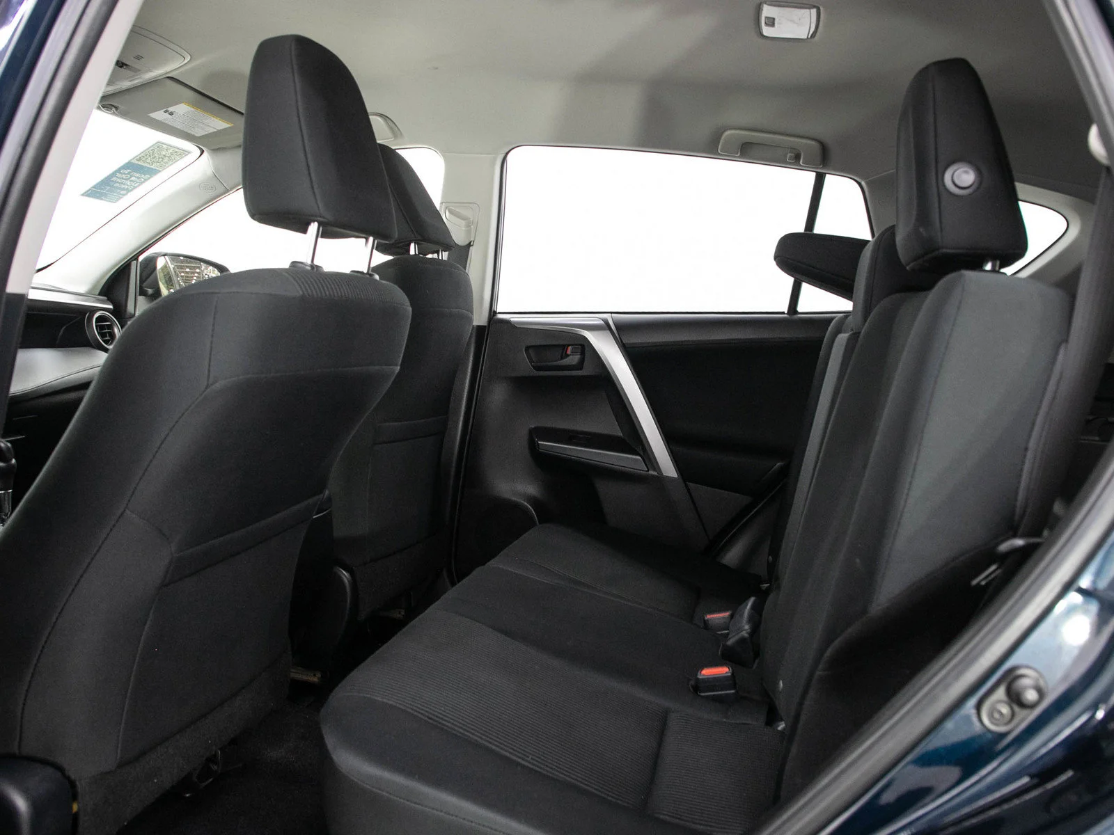 Used 2017  Toyota 4D WAGON LE 4WD image 14