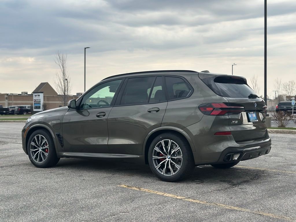 New 2026 Manhattan Green Metallic BMW xDrive50e image 5