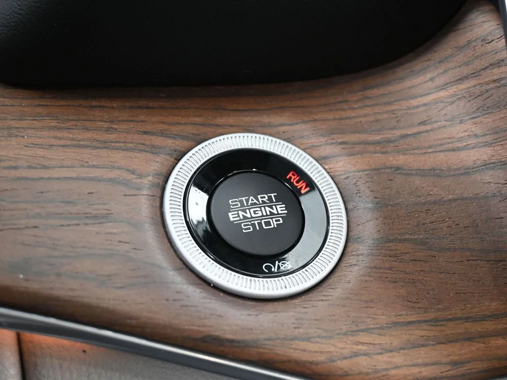 Used 2023 Velvet Red Pearlcoat Jeep Summit image 18