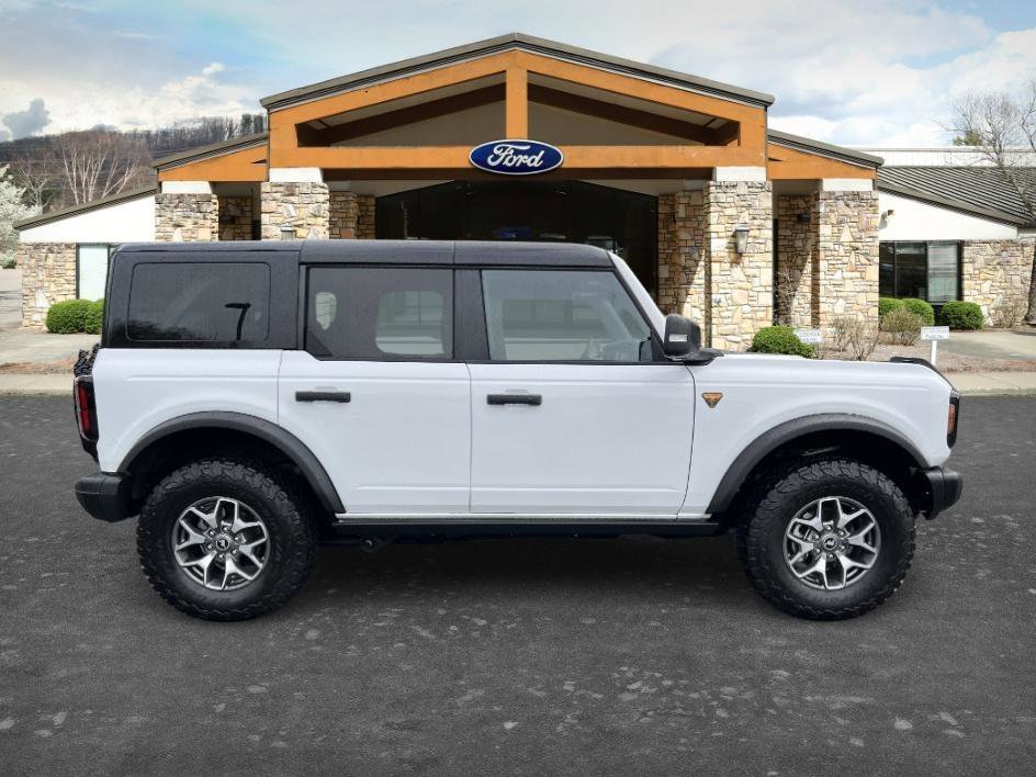 Used 2025 Oxford White Ford Badlands image 4