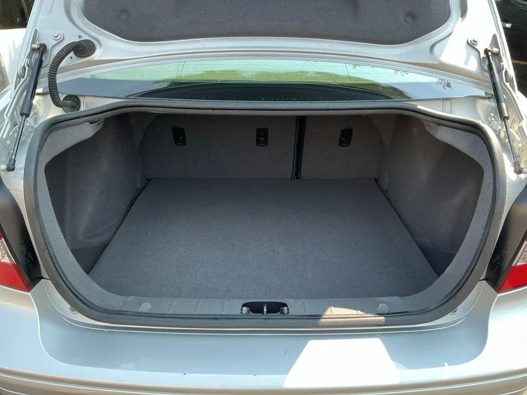 Used 2007 Silver Volvo 2.4i image 22