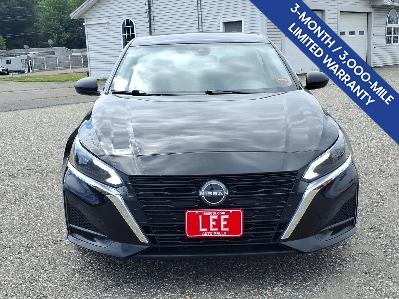 Used 2024 Super Black Nissan 2.5 SV image 2