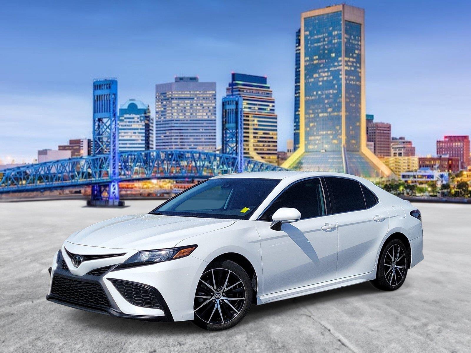 Used 2023 Ice Cap Toyota SE image 1