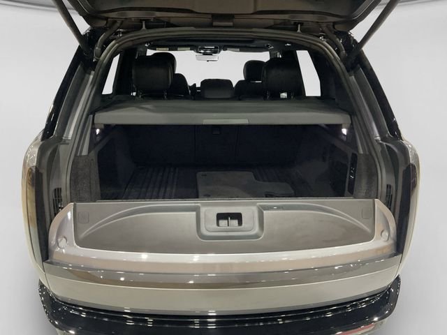 Used 2024 Gray Land Rover SE image 8