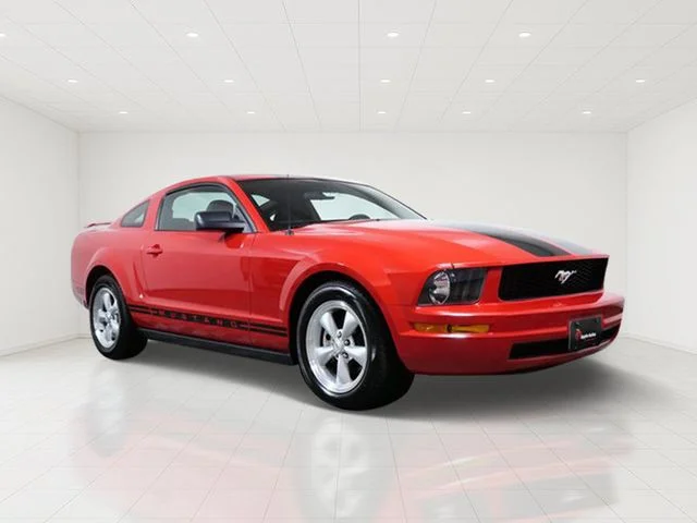 Used 2005 Red Ford V6 Deluxe image 1