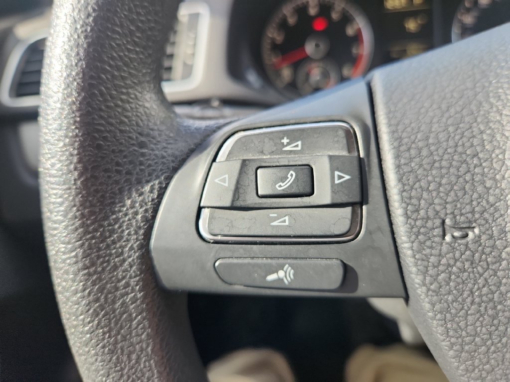 Used 2013 Silver Volkswagen 2.5 S image 19