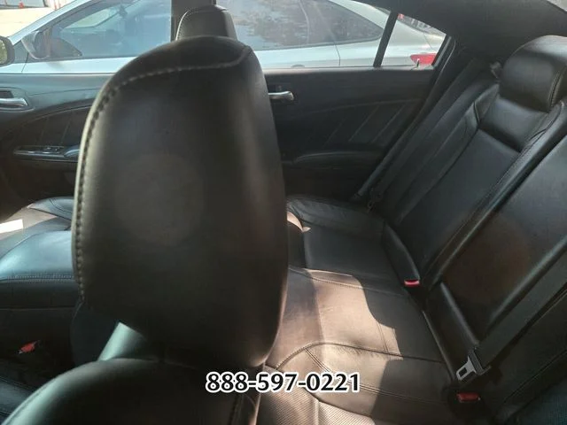 Used 2019 Silver Dodge SXT image 3