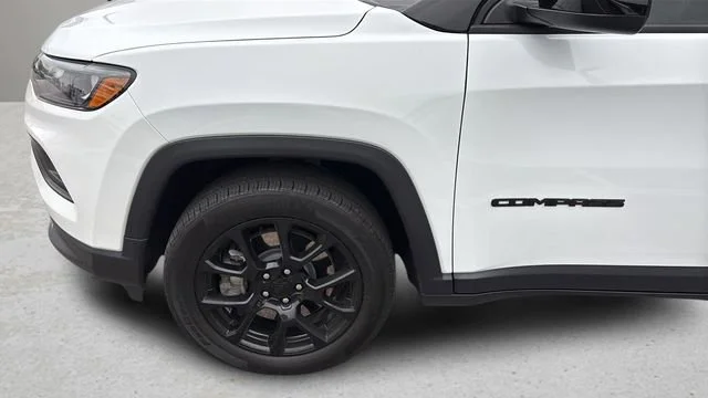Used 2023 White Jeep Altitude 4x4 image 31
