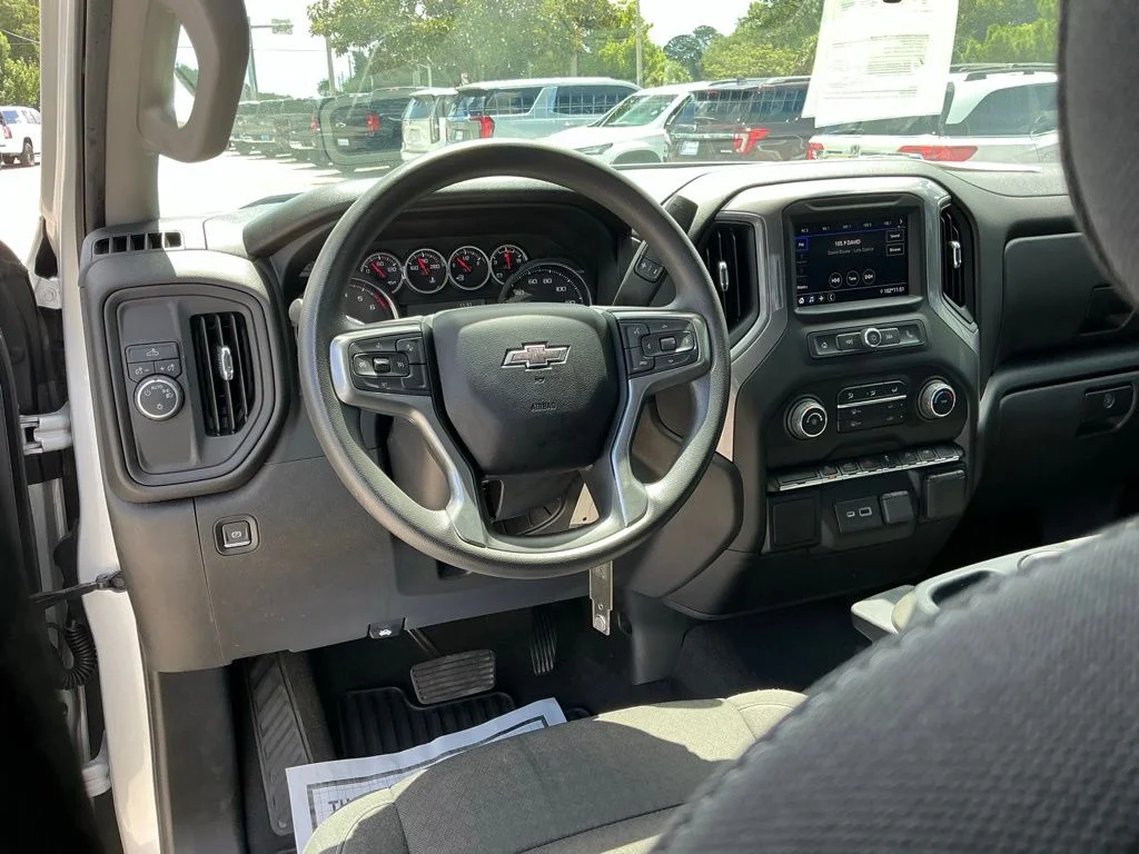 Used 2022 Silver Chevrolet Custom image 34