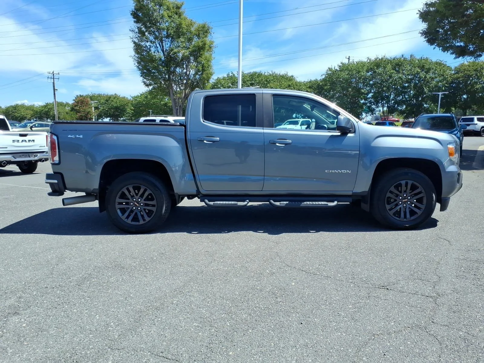 Used 2019 Quicksilver Metallic GMC 4WD SLE image 12