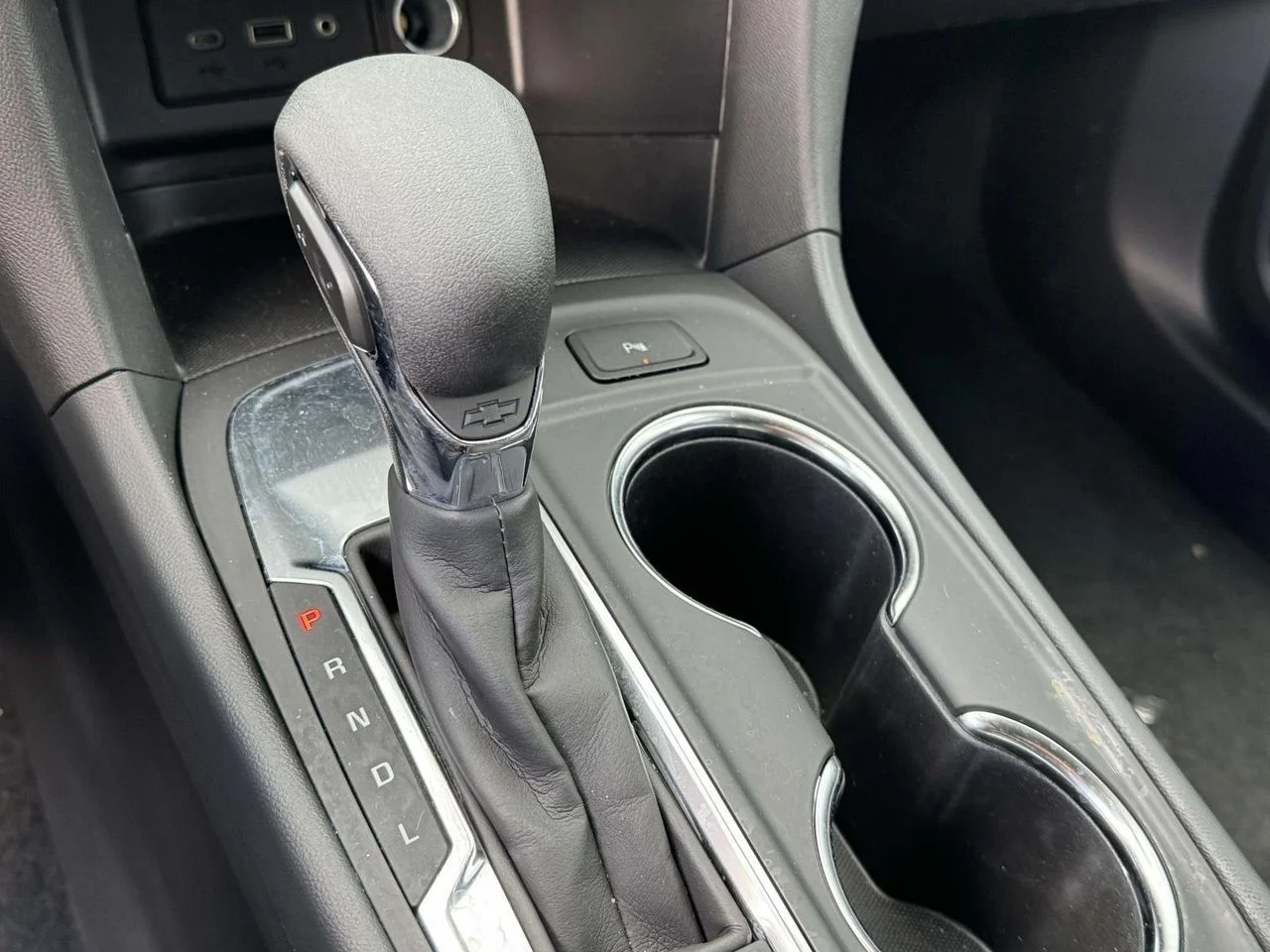 Used 2024 Mosaic Black Metallic Chevrolet FWD LT image 32