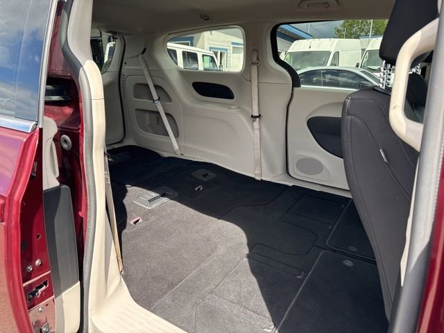 Used 2023 Velvet Red Pearlcoat Chrysler LX image 11