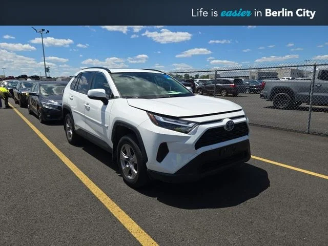 Used 2023 Ice Cap Toyota XLE image 1
