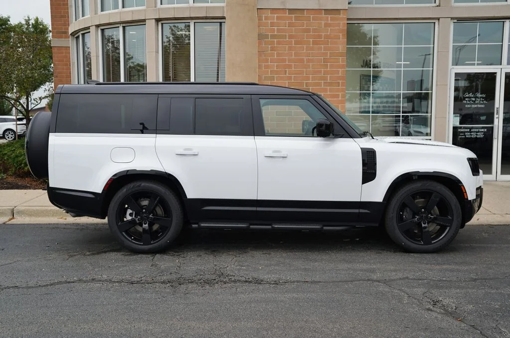 New 2026 Fuji White Land Rover X-Dynamic SE image 7