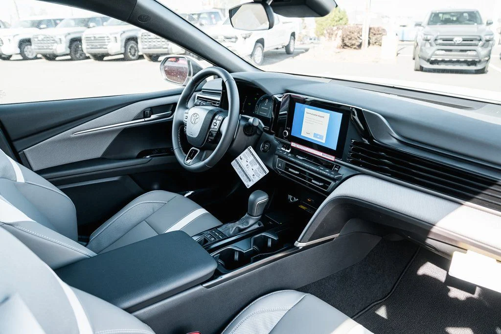 2026 Toyota Camry SE - Photo 10