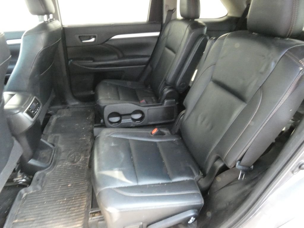 Used 2019 Gray Toyota XLE image 31