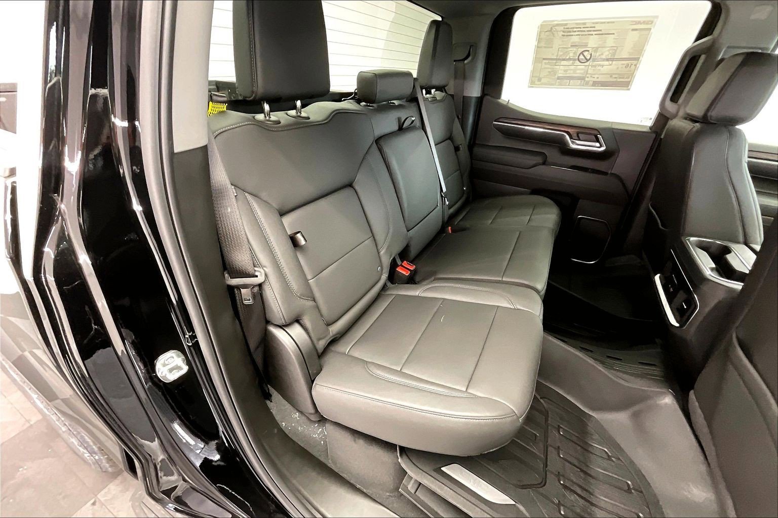 2026 GMC Sierra 1500 SLT - Photo 10