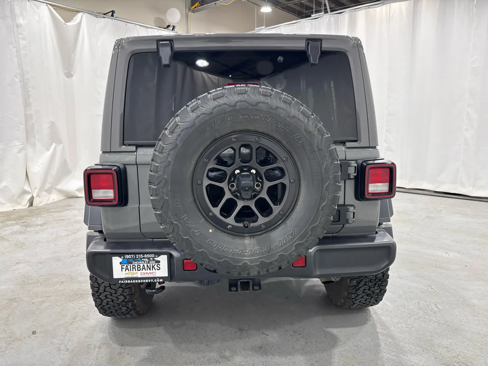 Used 2023 Gray Jeep 4-Door High Tide 4x4 image 4