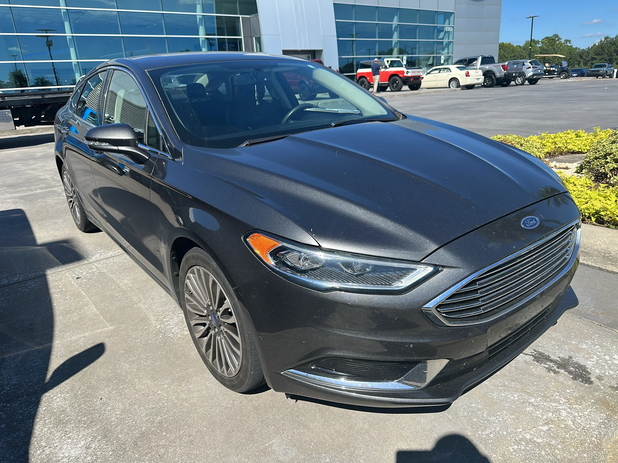 Used 2018 Magnetic Metallic Ford SE image 2