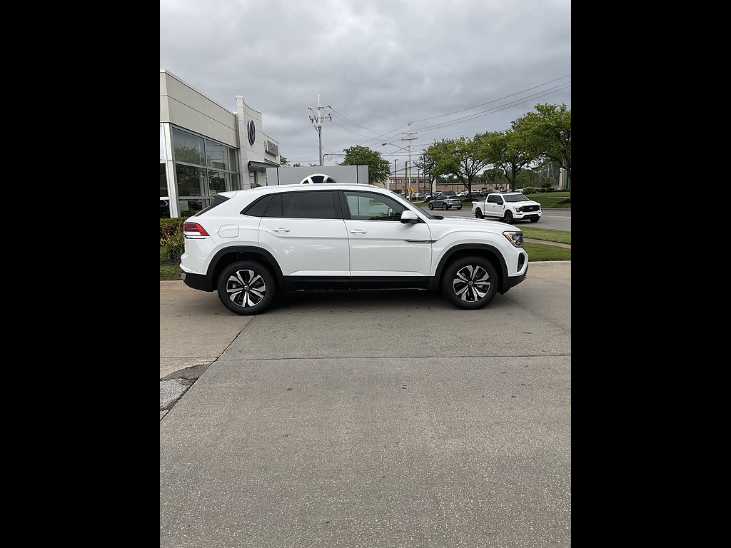 New 2026 Opal White Pearl Volkswagen SE 4Motion image 3