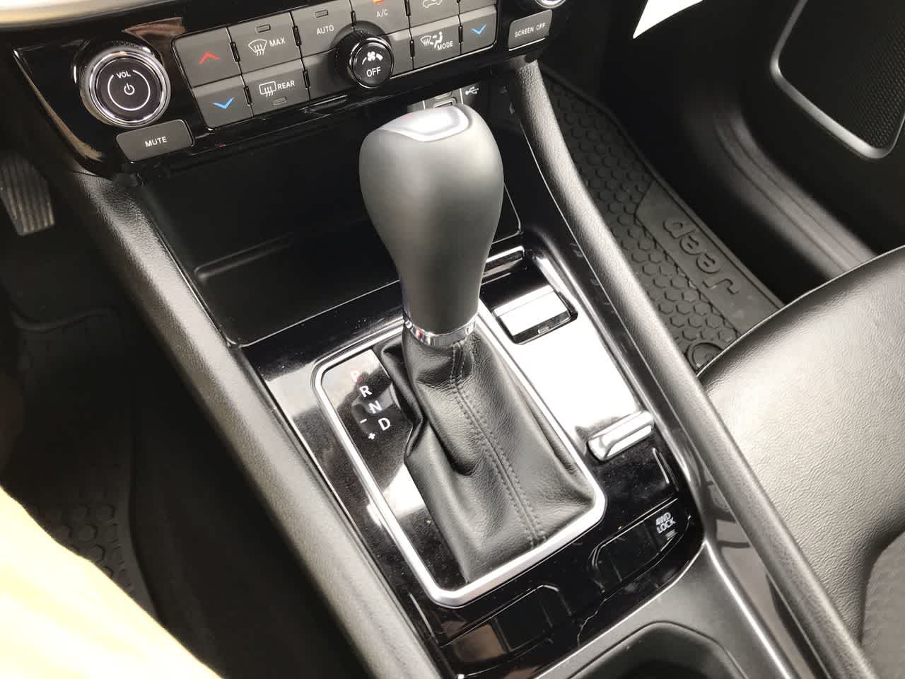 Used 2023 Bright White Clearcoat Jeep Latitude image 18