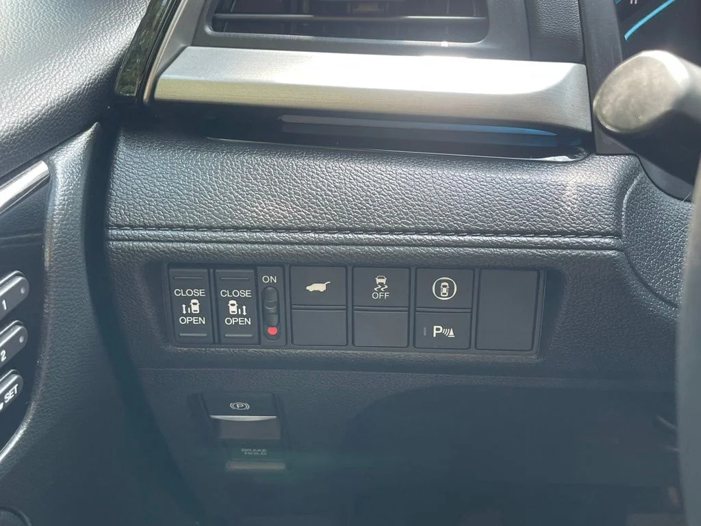 Used 2023 White Honda Touring image 23