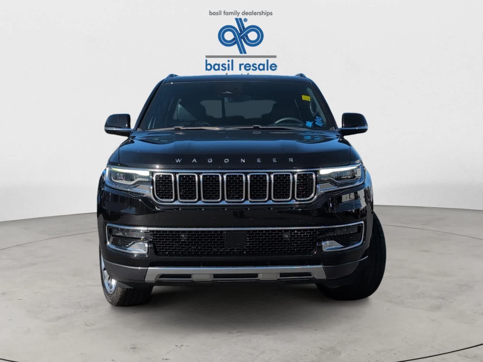 Used 2022 Diamond Black Crystal Pearlcoat Jeep Series III image 9