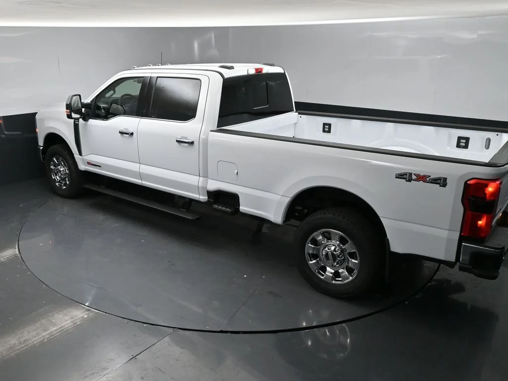 New 2027 Oxford White Ford F-250® Lariat® image 36