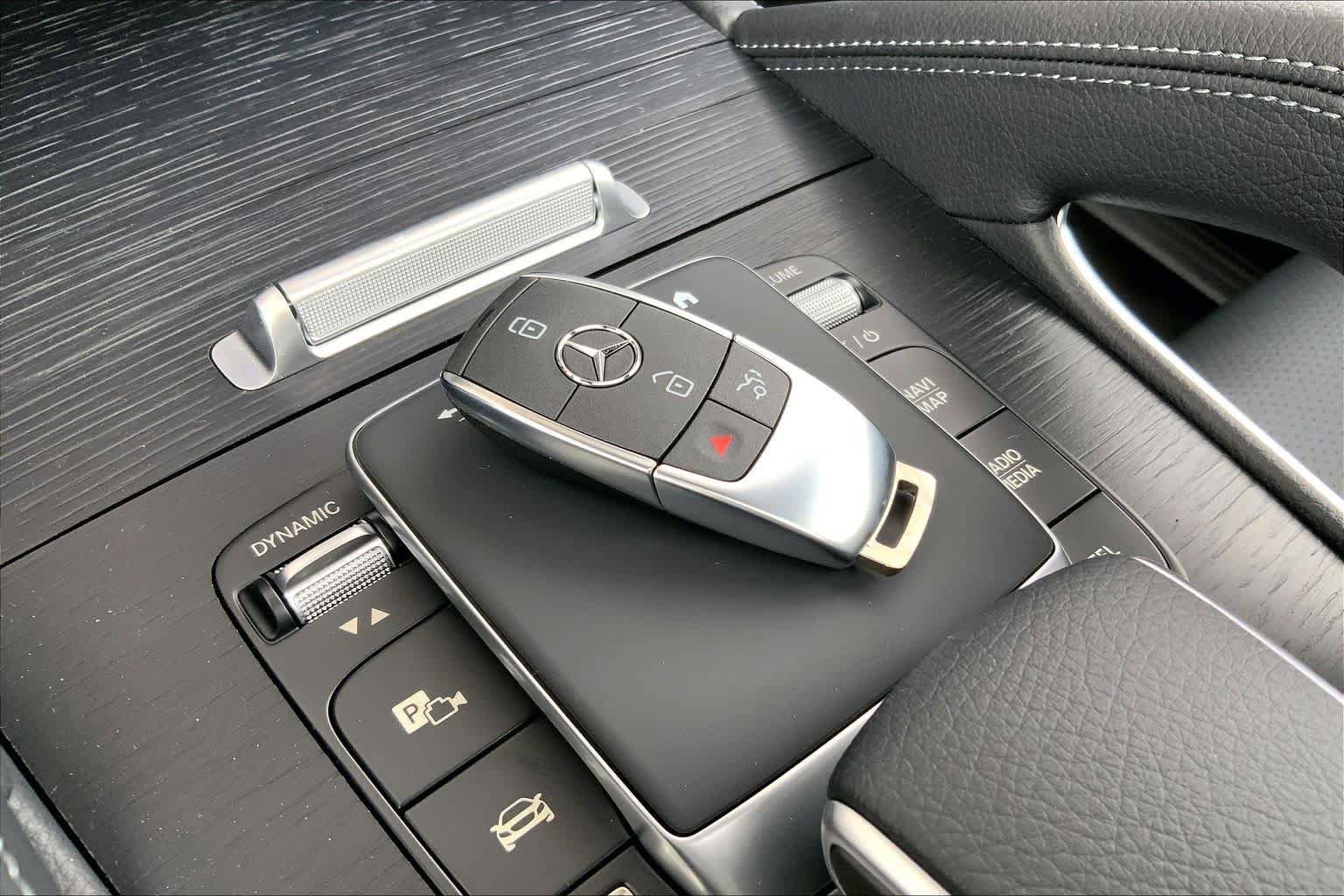 New 2026 Polar White Mercedes-Benz GLE 450 image 21