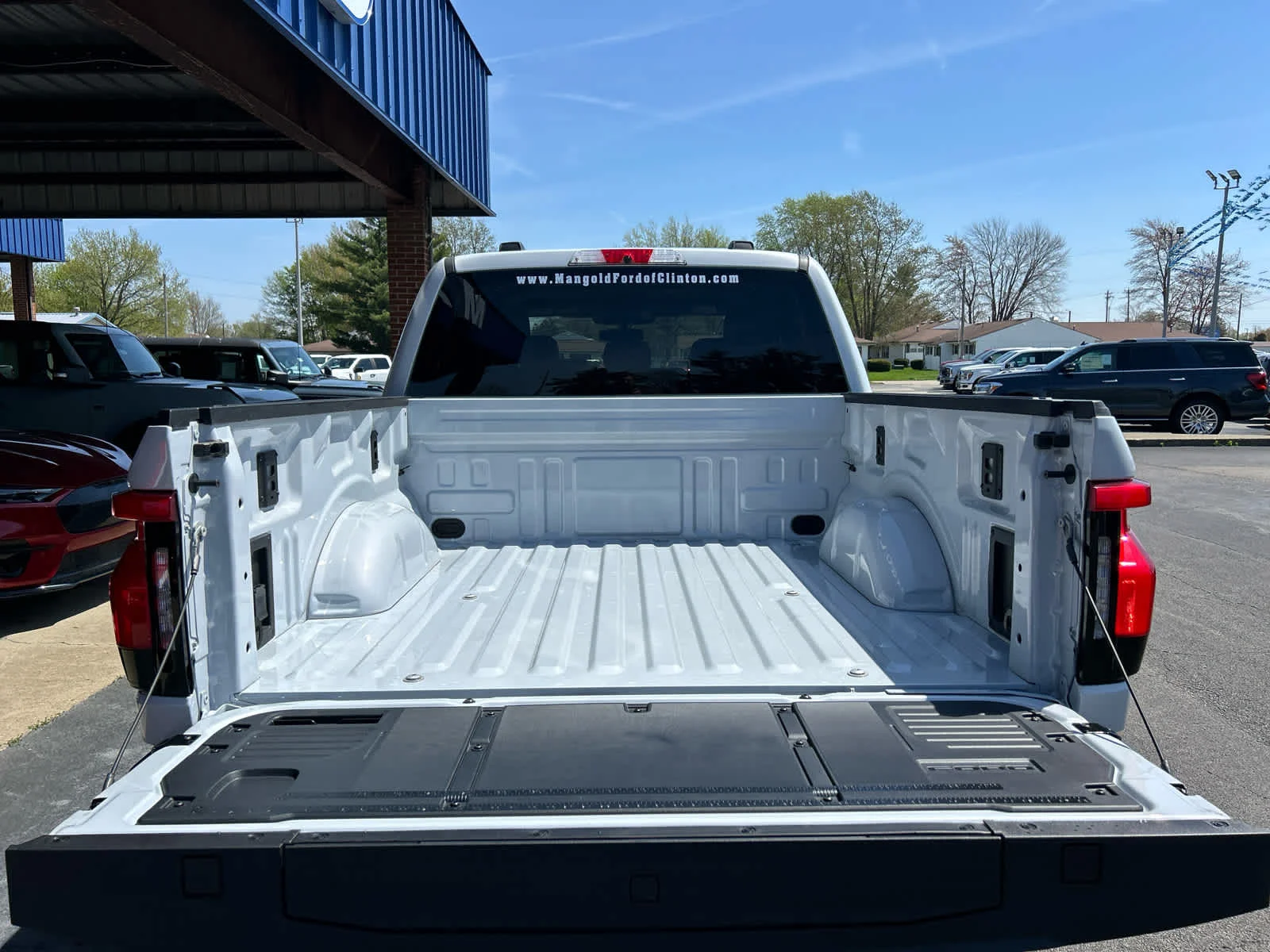 2025 Ford F-150 Lightning Flash - Photo 11