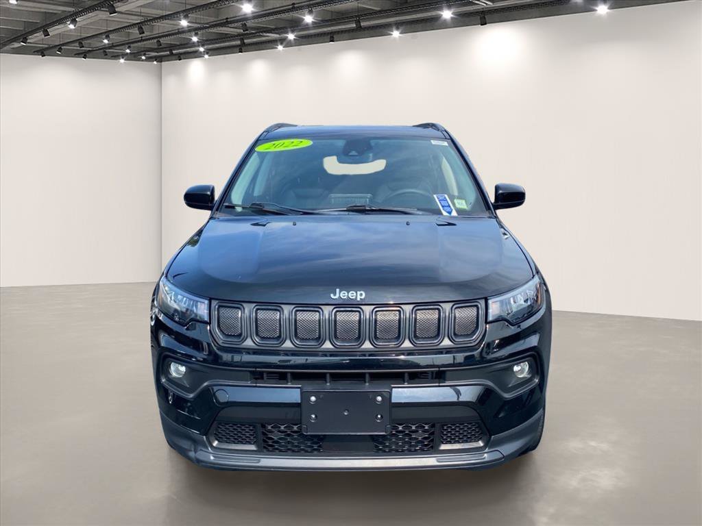 Used 2022 Diamond Black Crystal Pearlcoat Jeep Latitude image 2