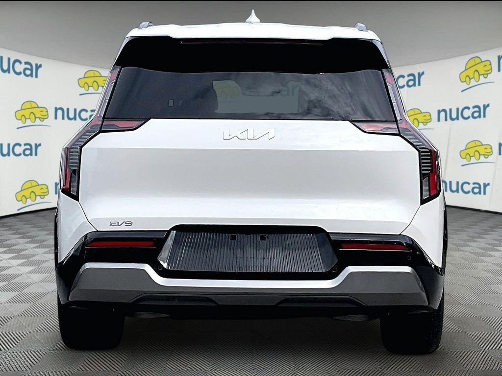 Used 2024 White Kia Land image 5