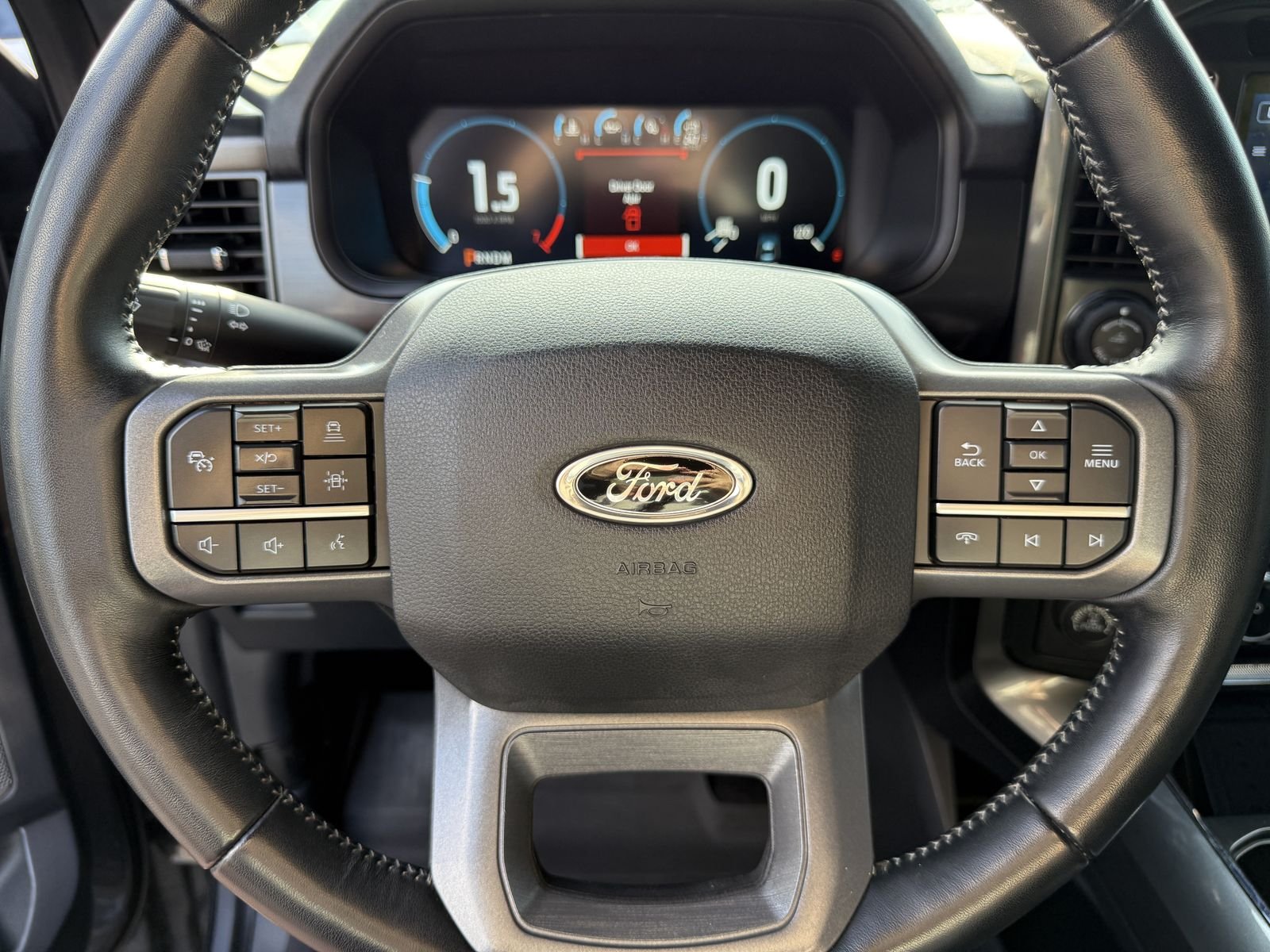 Used 2023 Gray Metallic Ford Lariat image 32