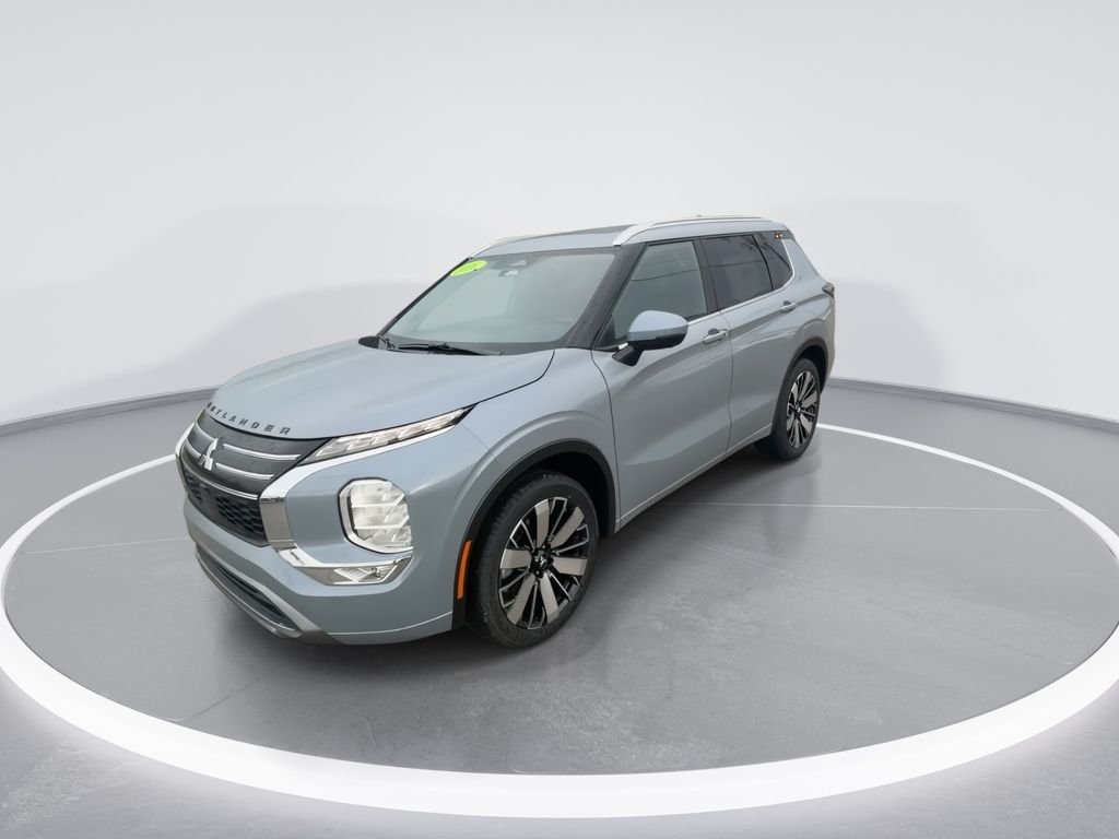 New 2026 Gray Mitsubishi SEL image 4
