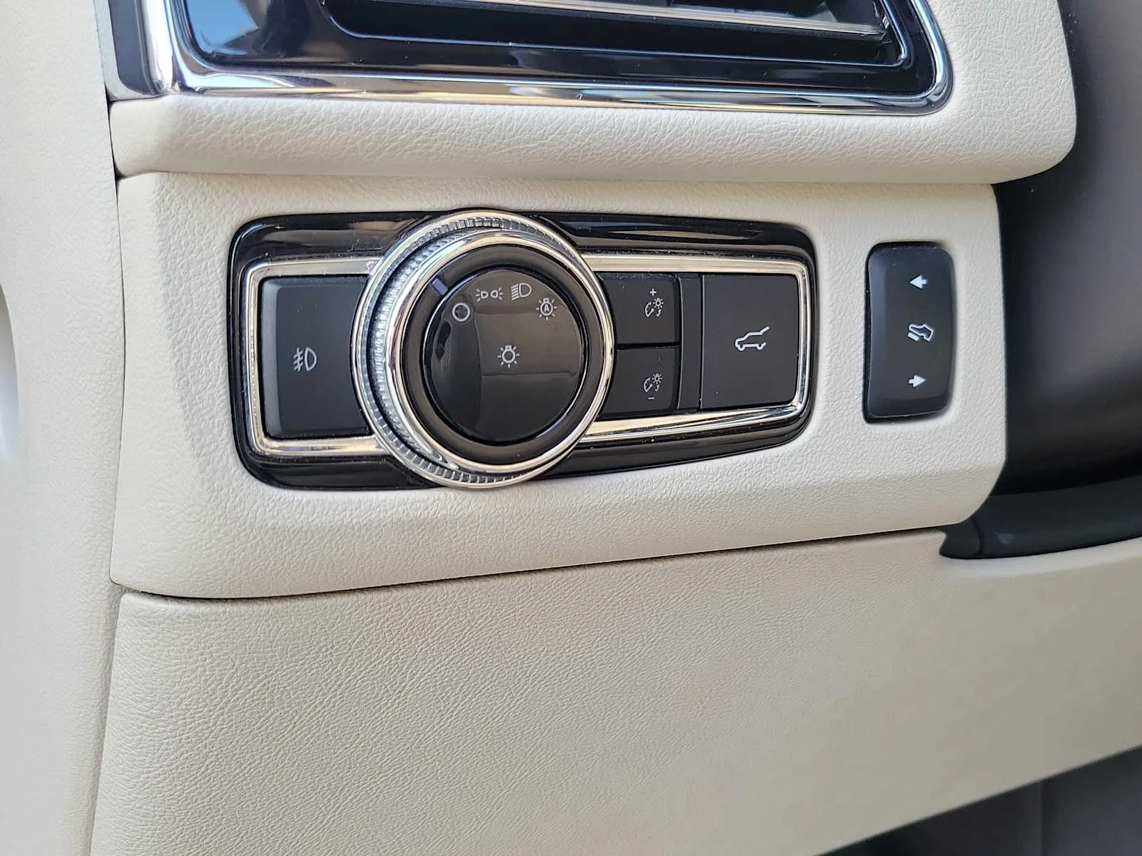 Used 2020 White Lincoln Reserve image 21