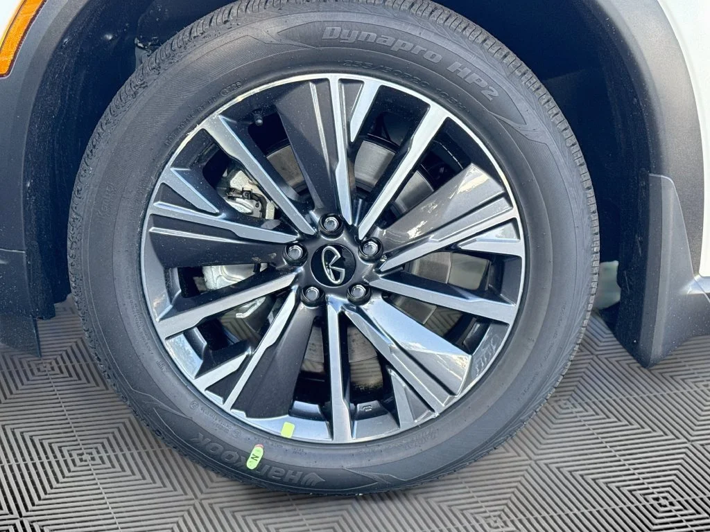 New 2027 White INFINITI LUXE image 34