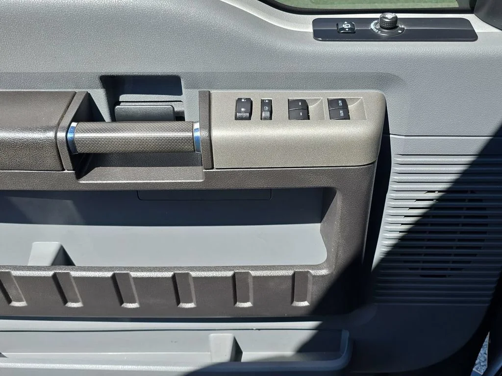 Used 2016 Gray Ford XLT image 23