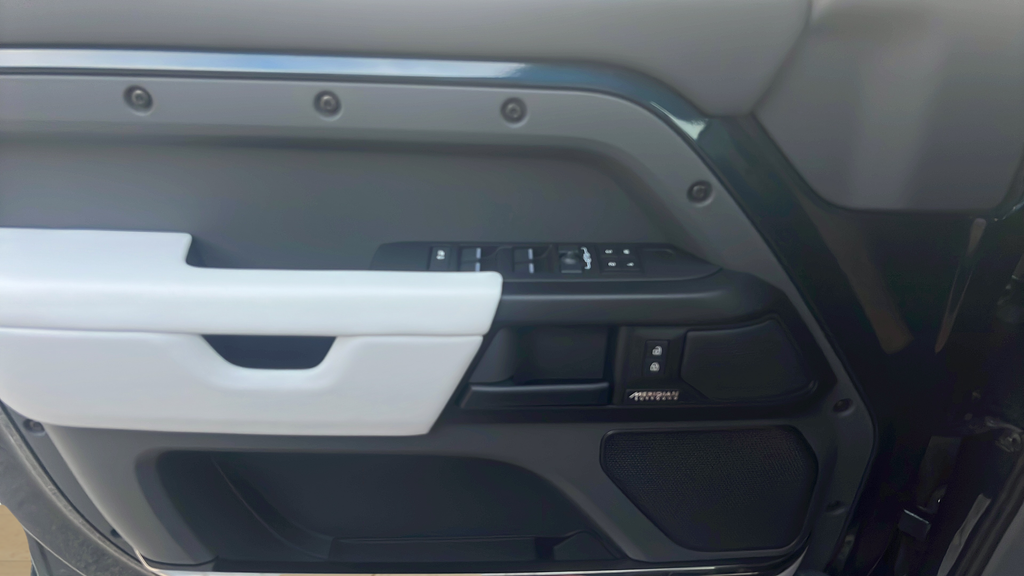 New 2026 Blue Land Rover  OCTA image 24