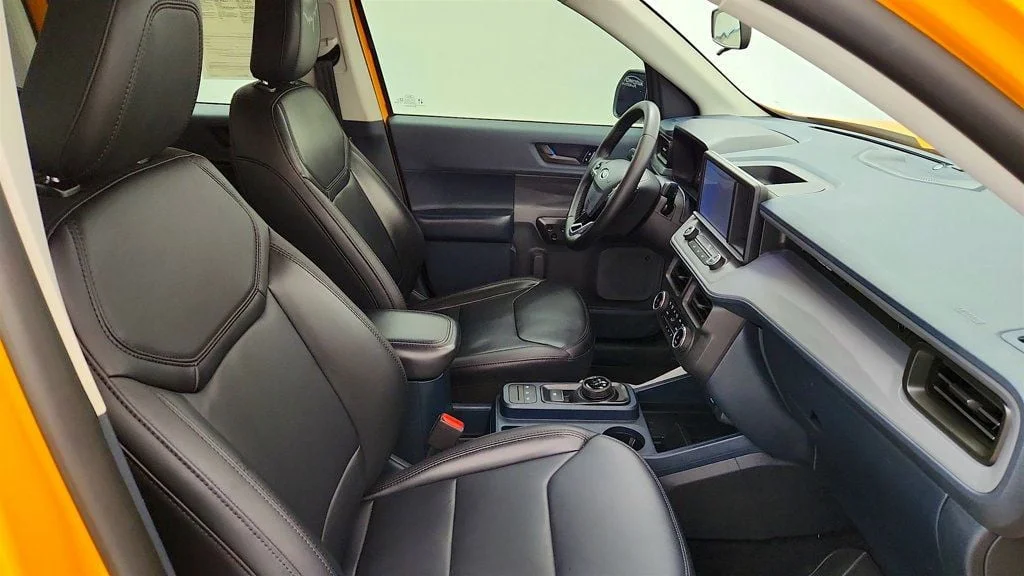 Used 2023 Cyber Orange Metallic Tricoat Ford LARIAT FWD SuperCrew w/ Black Appearance Pkg & Luxury Pkg image 23