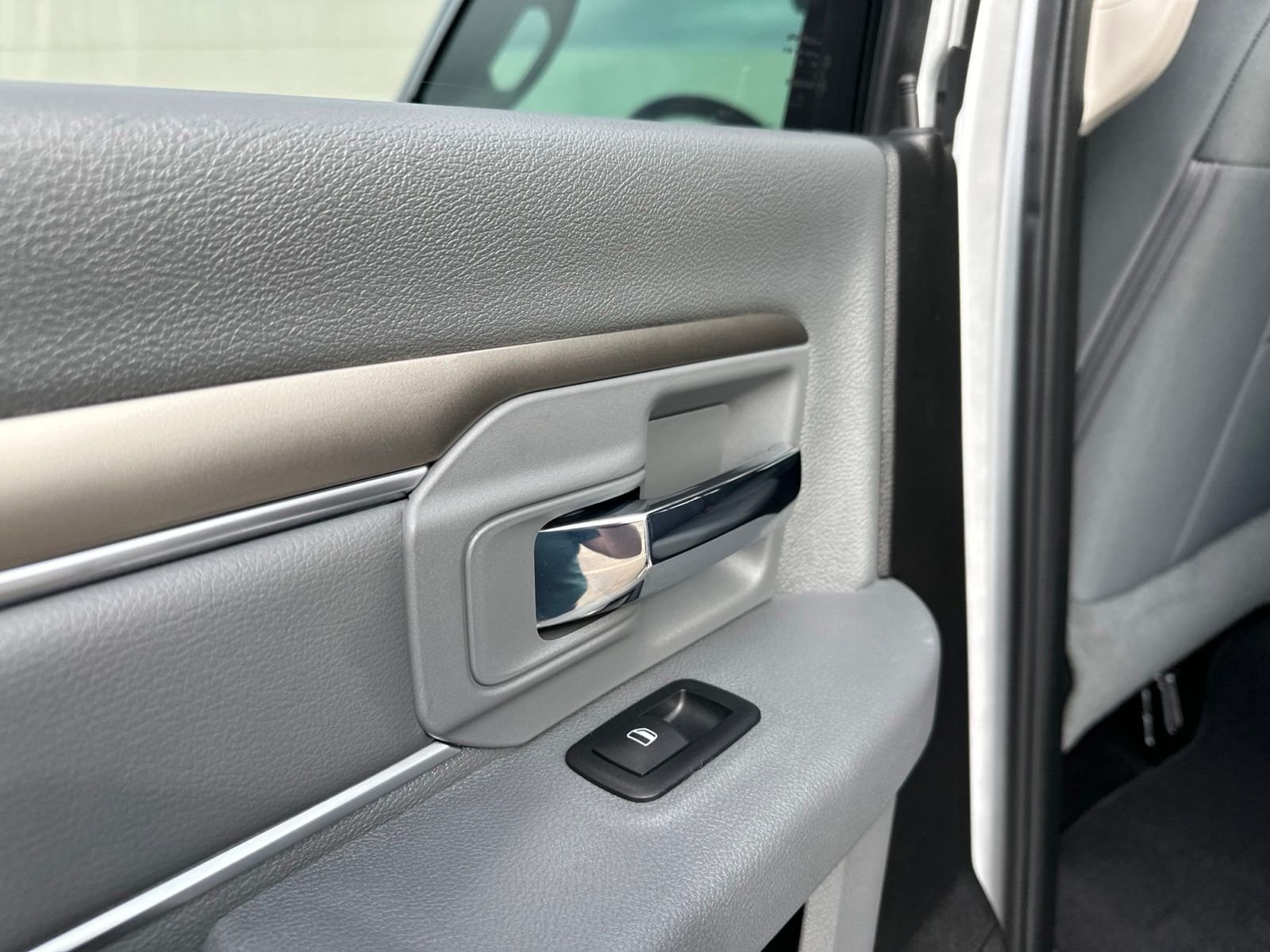 Used 2017 Silver Ram Big Horn image 28