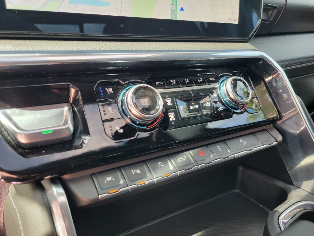 Used 2025 Silver GMC Denali image 30