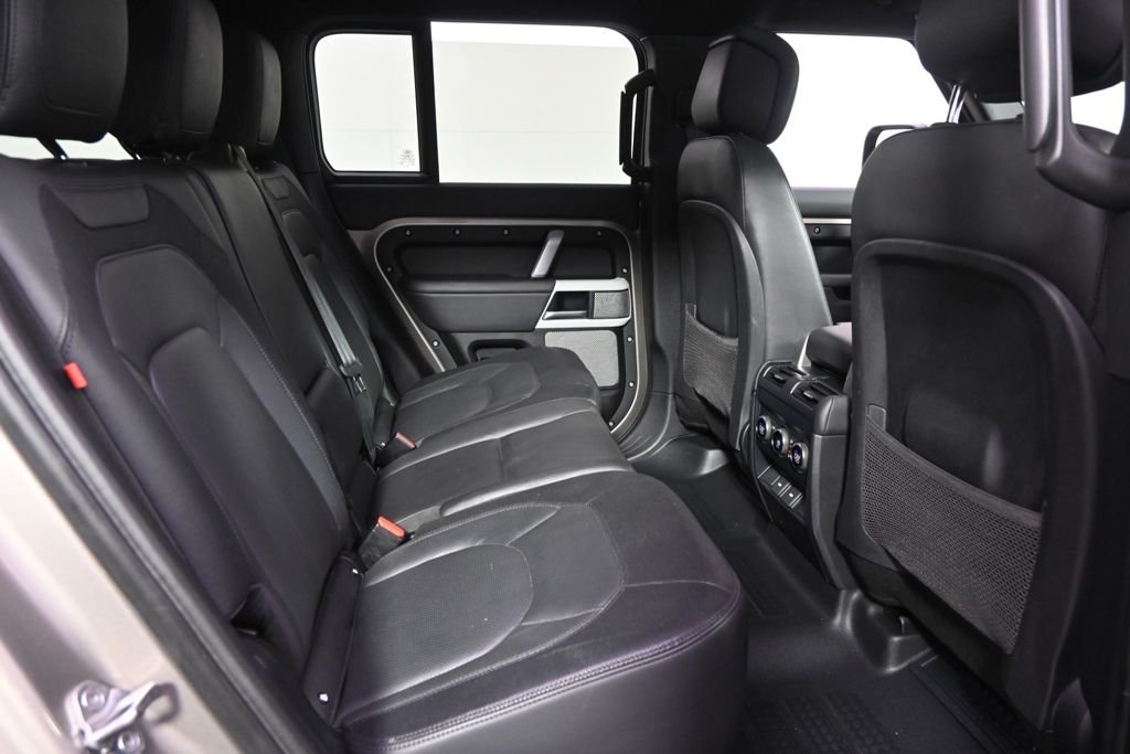 Used 2023  Land Rover X-Dynamic SE image 16