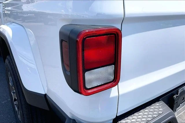 New 2026 Bright White Clear-Coat Exterior Paint Jeep Sahara image 26