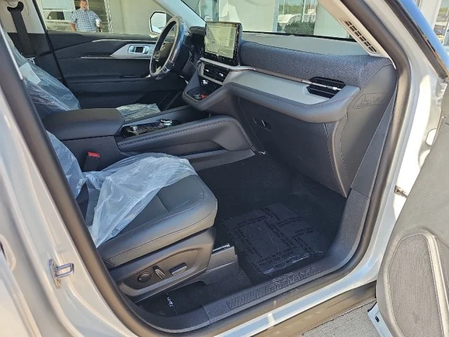 New 2026 Space White Metallic Ford Active image 39